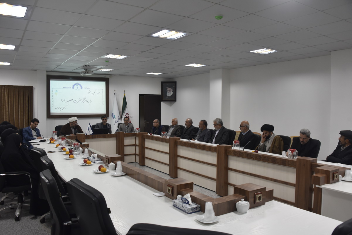 گروهی از خیرین استان قم ضمن بازدید از دانشگاه، با رئیس و مسوولین دانشگاه گفتگو کردند.