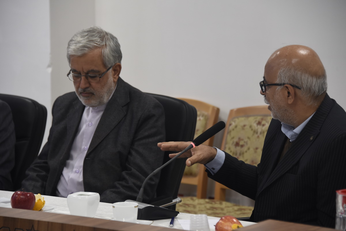 گروهی از خیرین استان قم ضمن بازدید از دانشگاه، با رئیس و مسوولین دانشگاه گفتگو کردند.
